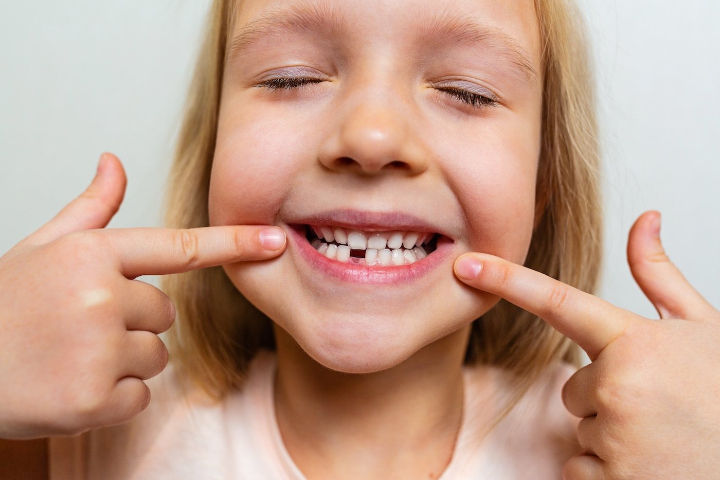 How can a dentist help you replace missing teeth?