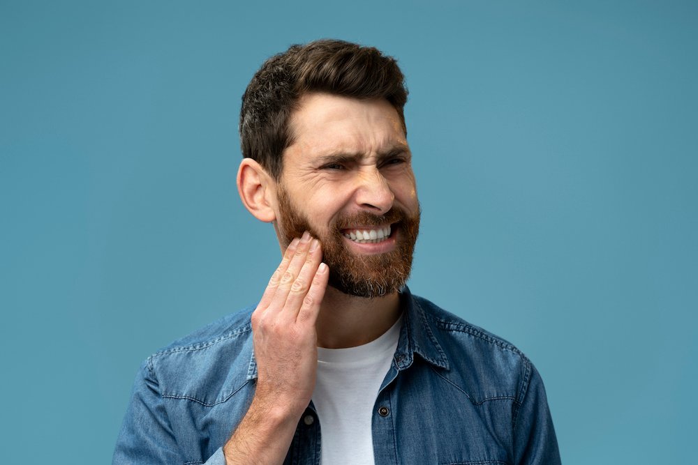 Stay aware of these symptoms of periodontal gum disease